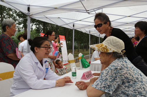 北京中醫(yī)藥大學(xué)東直門醫(yī)院高穎領(lǐng)軍團(tuán)隊(duì)正在為居家義診咨詢